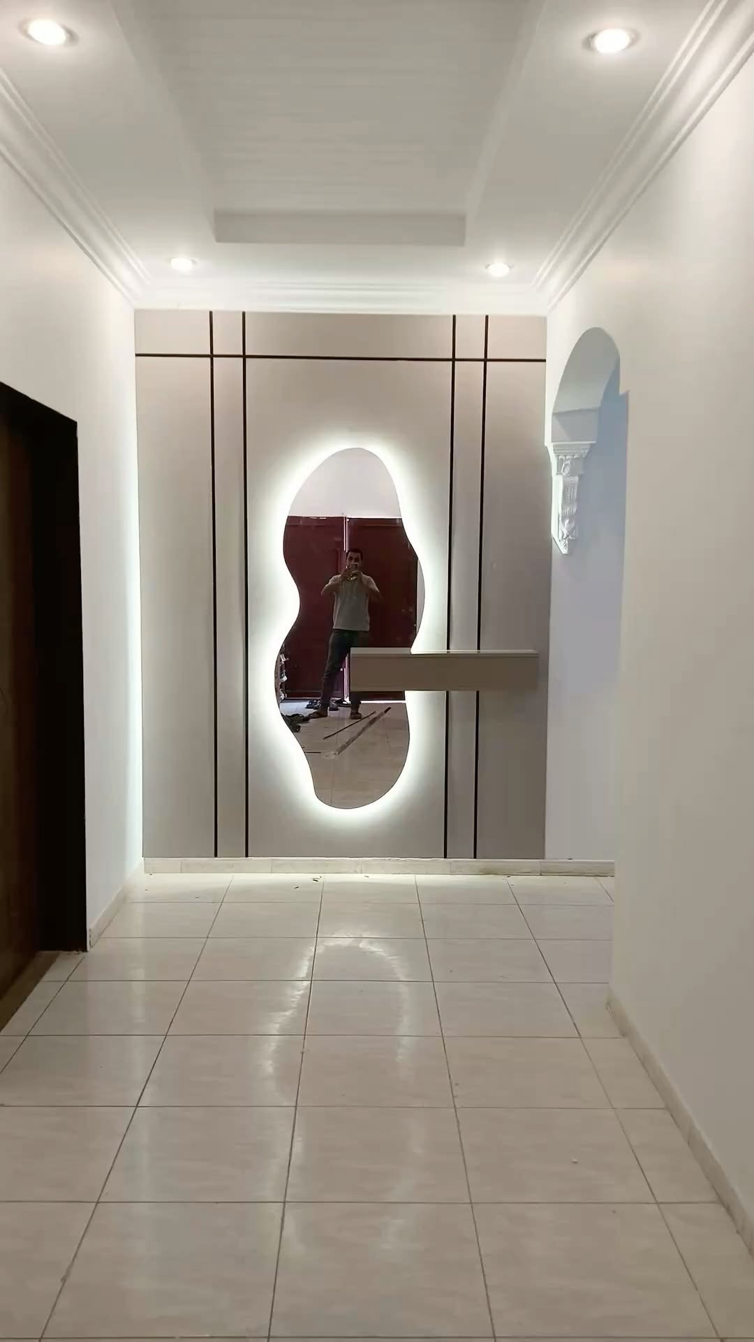 نقدم خدمات تصميم وتنفيذ ديكور مداخل بالمرايات والأرفف بتصاميم عصرية تناسب الفلل والشقق والمجالس والمداخل الداخلية. نحرص على استغلال مساحة…